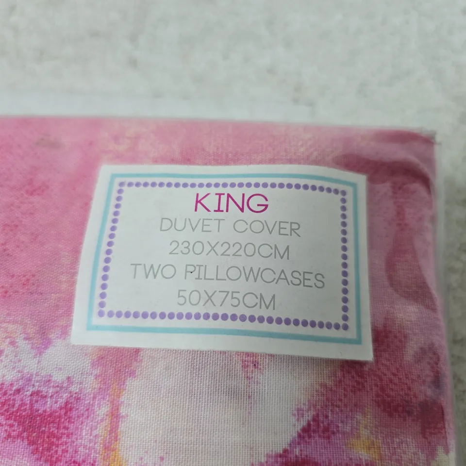 STUDIO ART BY RAPPORT KING DUVET COVER SET – 230 X 220 CM WITH TWO PILLOWCASES (50 X 75 CM) – PINK TIE-DYE