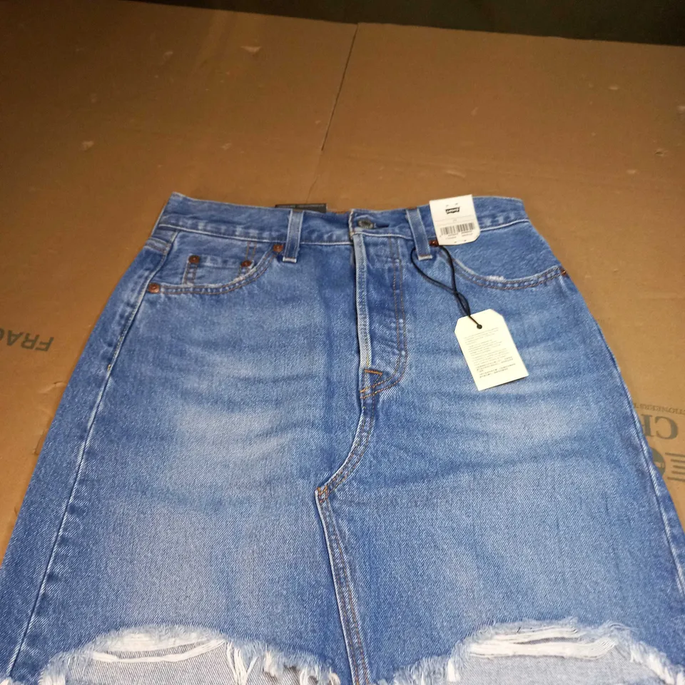 LEVIS HIGH-RISE DECONSTRUCTED SKIRT SIZE 26