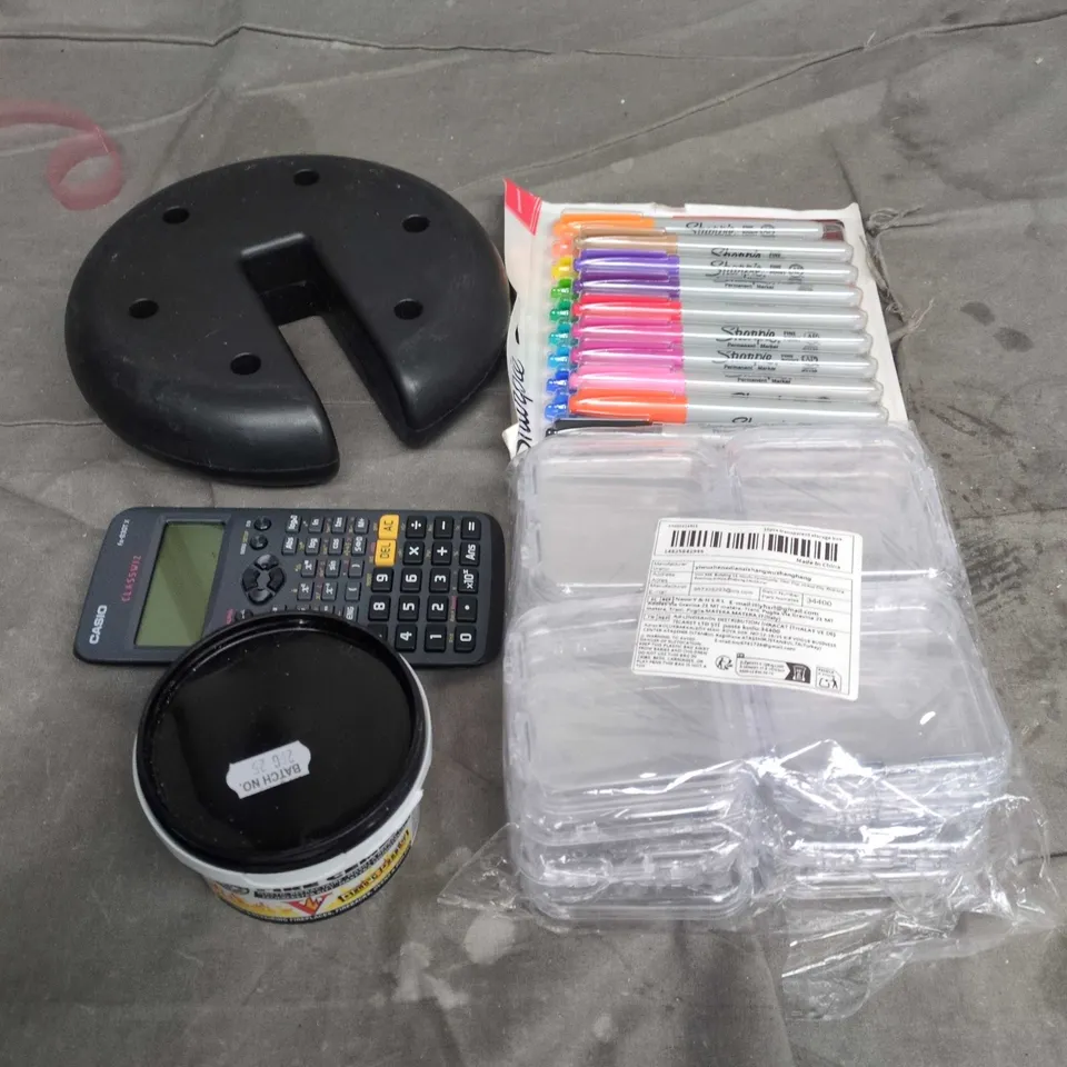 APPROXIMATELY 15 ASSORTED HOUSEHOLD ITEMS TO INCLUDE MARKERS , STORAGE BOXES, WEIGHTS , ETC 