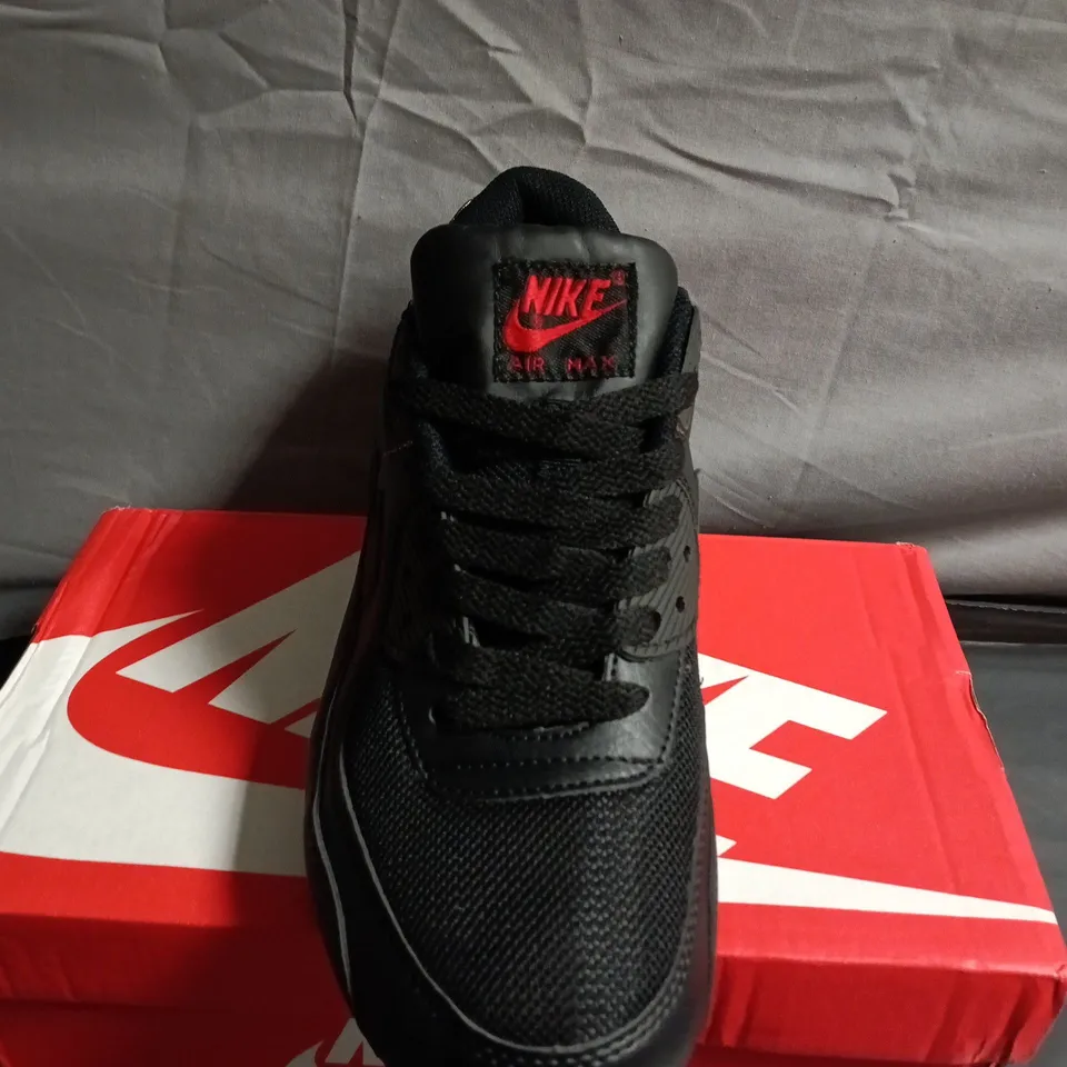 BOXD PAIR OF NIKE AIR MAX 90 TRAINERS - UK SIZE 8