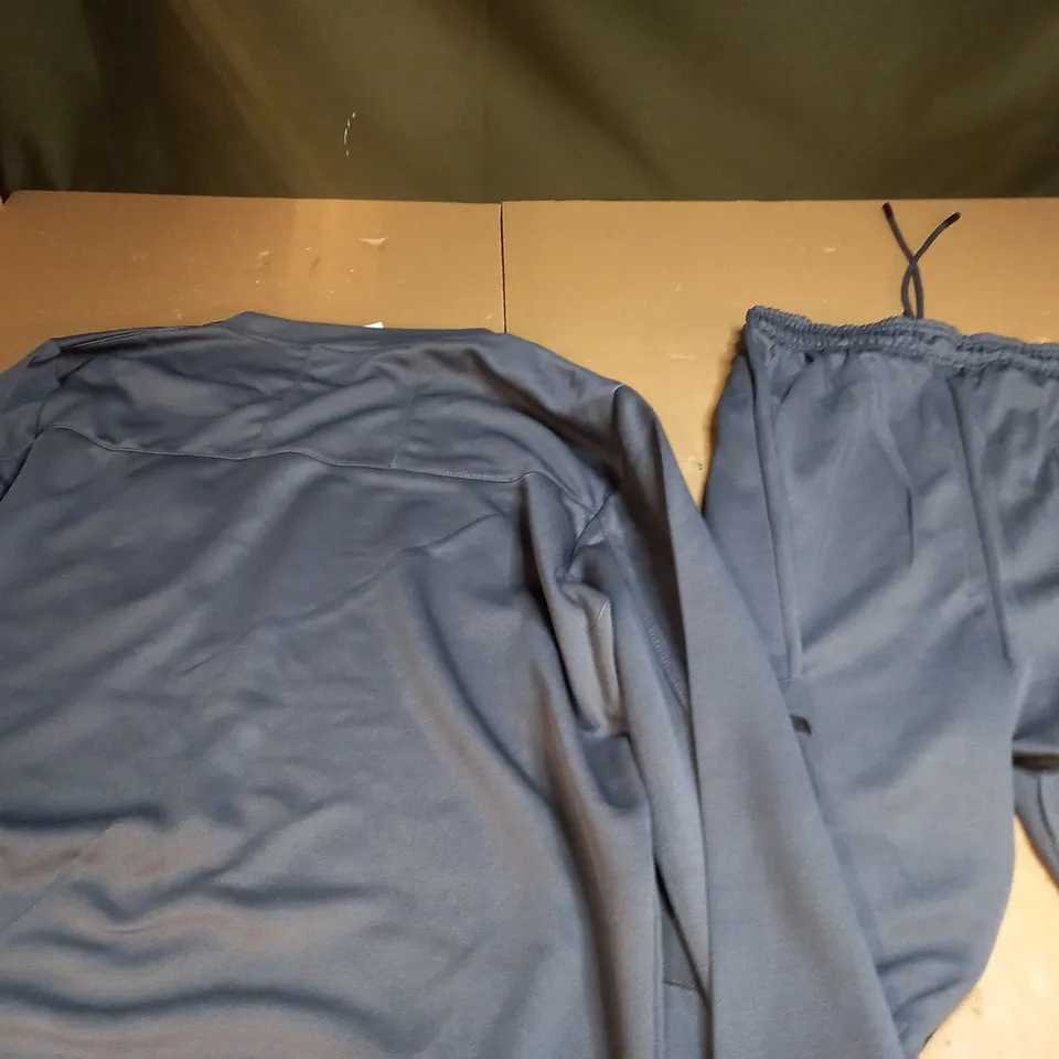 THE NORTH FACE GREY TRACKSUIT - SIZE UK LARGE