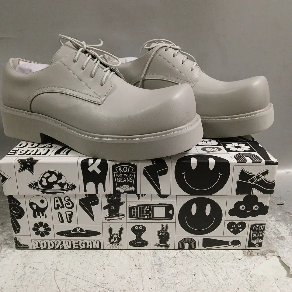 BOXED PAIR OF KOI 400% OVERSIZED MEN'S DERBY SHOES IN GREY SIZE UK 11