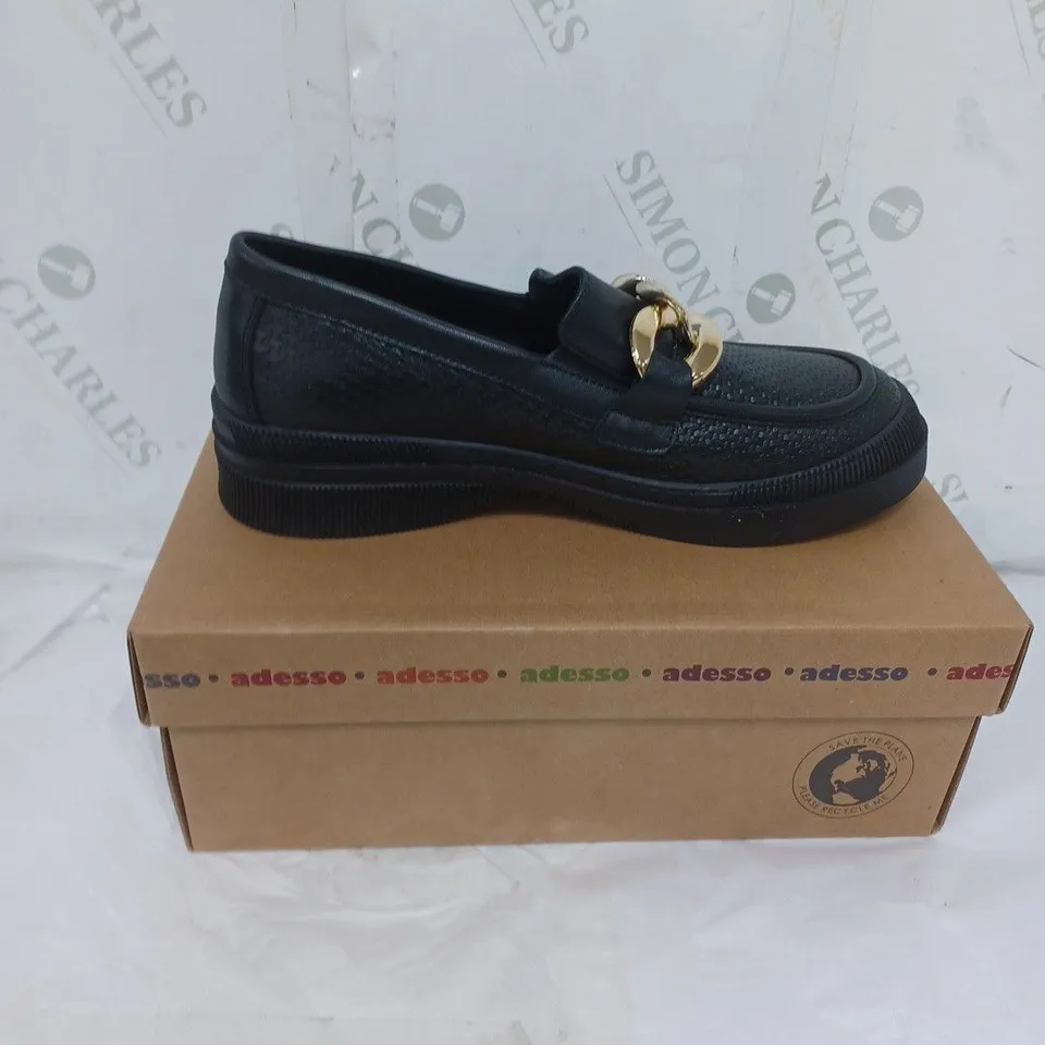 BOXED ADESSO LADIES FLAT SHOES WITH GOLD CHAIN DETAIL BLACK SIZE EU 40