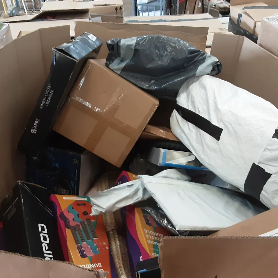 LARGE PALLET OF ASSORTED HOMEWARE ITEMS TO INCLUDE BIKE TYRES, PRINTER, SKATEBOARDS ETC