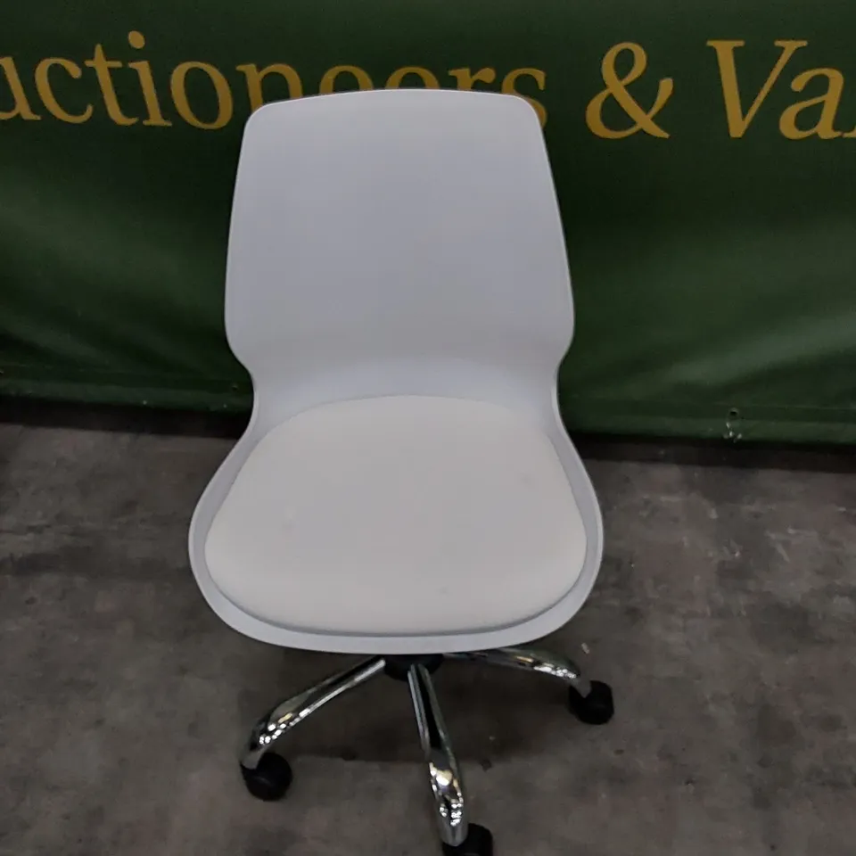 DESK CHAIR - WHITE 