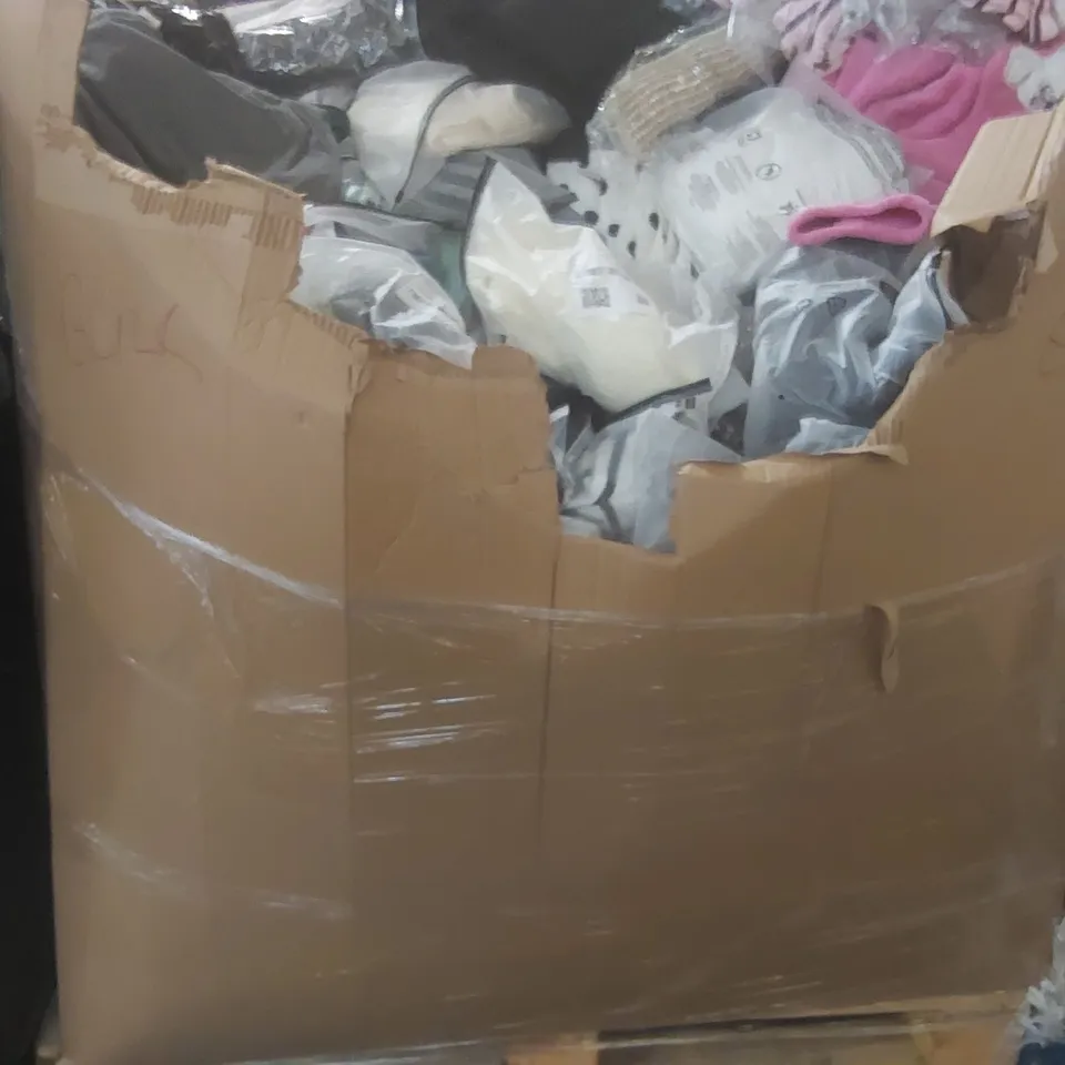 PALLET CONTAINING A VERY LARGE QUANTITY OF ASSORTED CLOTHING ITEMS ECT