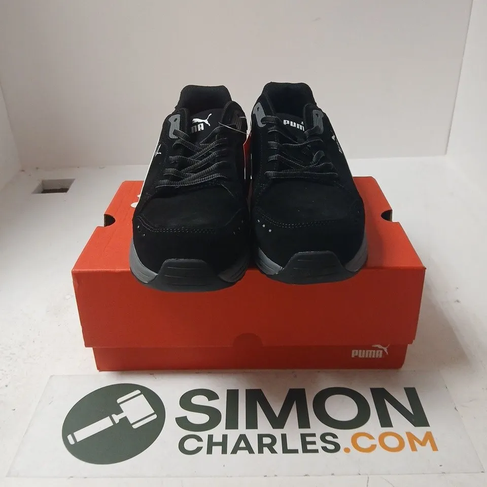 BOXED PAIR OF PUMA AIRTWIST BLACK LOW TRAINERS - UK 9