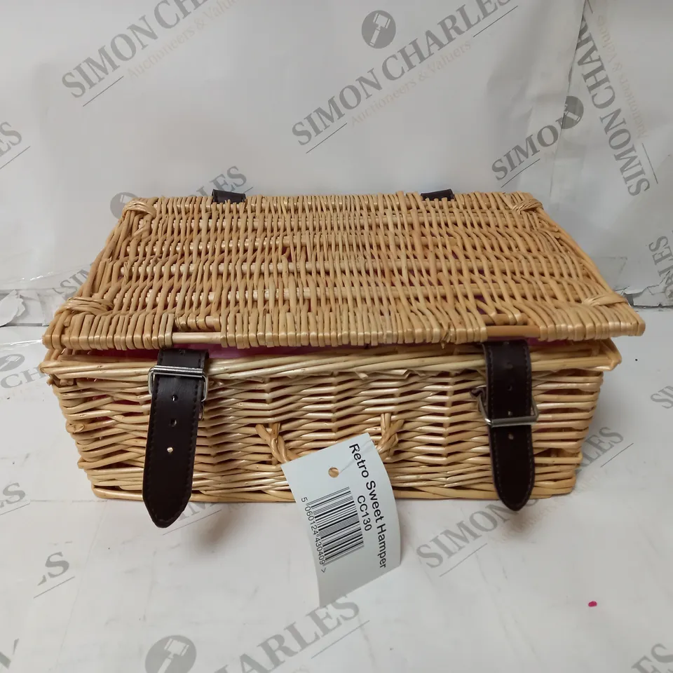 RETRO SWEET GADSBY HAMPER BASKET RRP £51