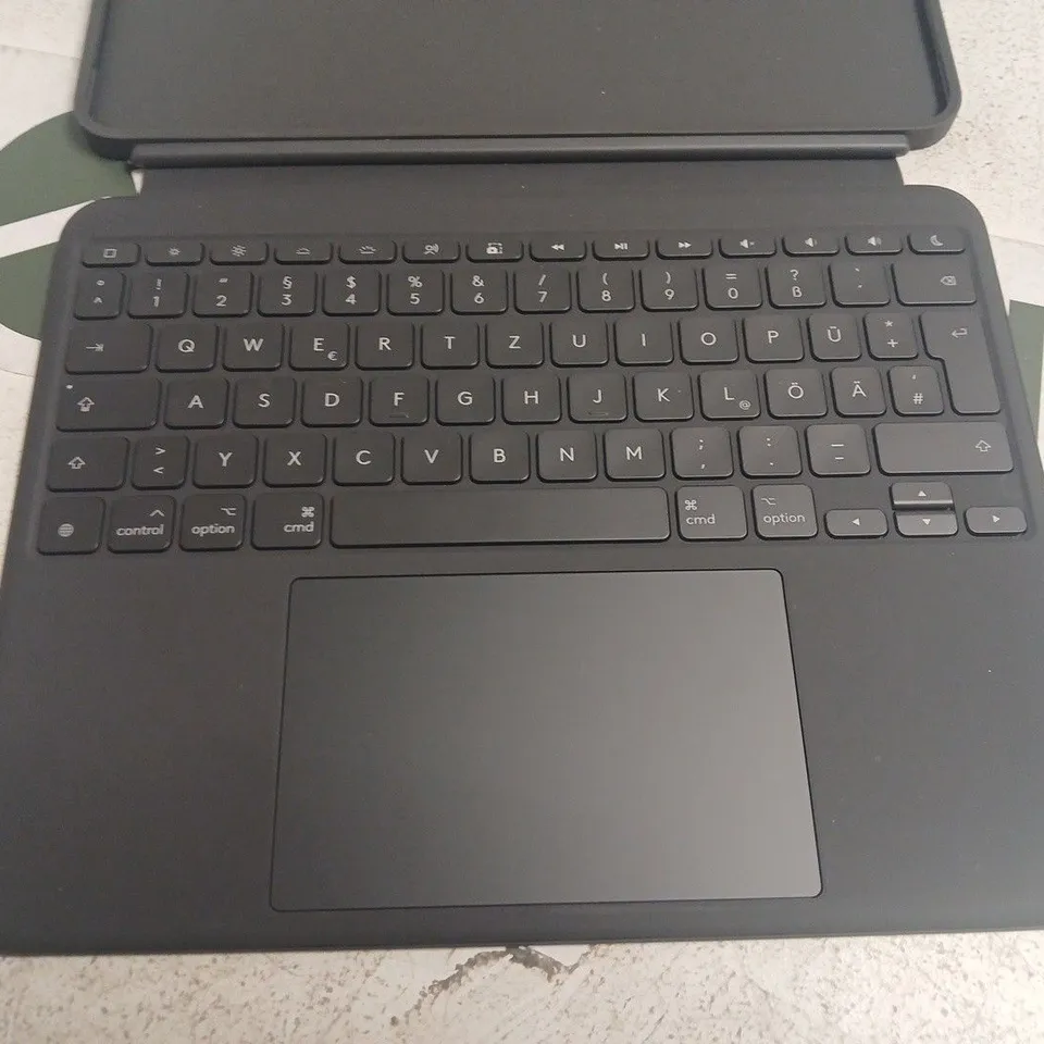 LOGITECH COMBO TOUCH KEYBOARD CASE FOR IPAD PRO 13-INCH (M4) – BLACK GERMAN LAYOUT