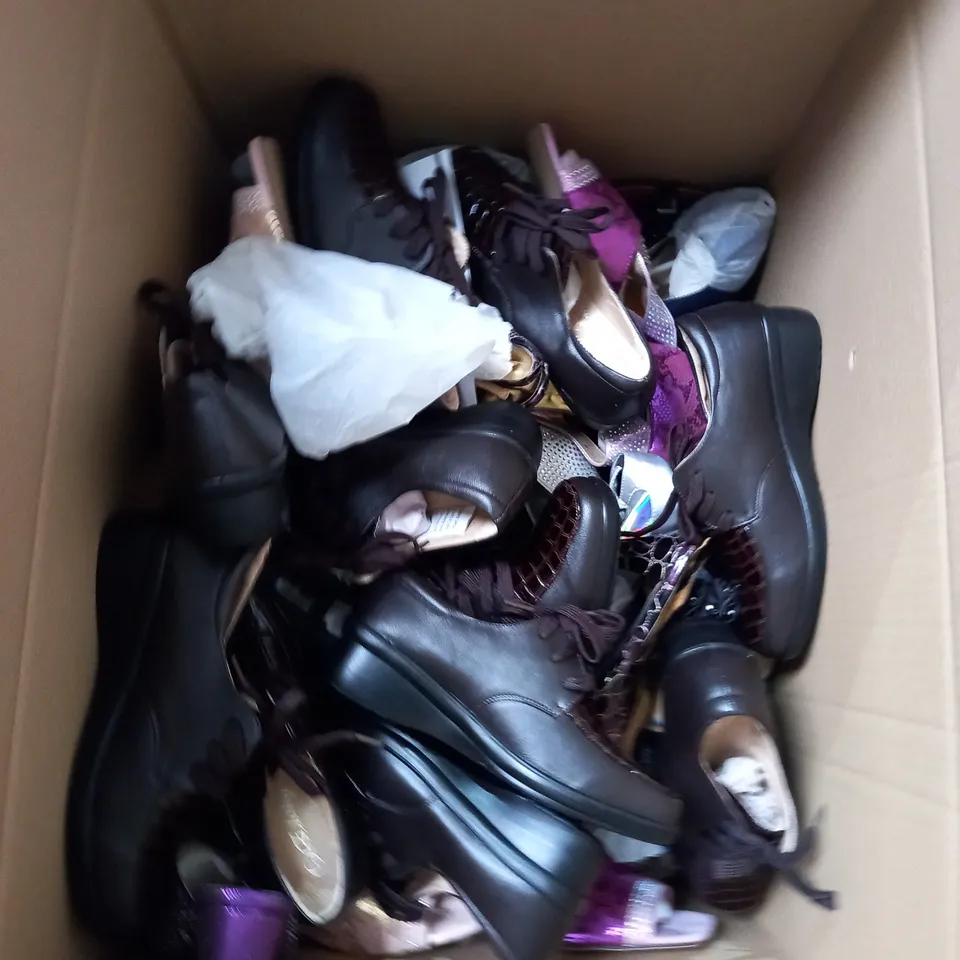 LARGE BOX OF ASSORTED SHOES IN VARIOUS SIZES, COLOURS AND STYLE