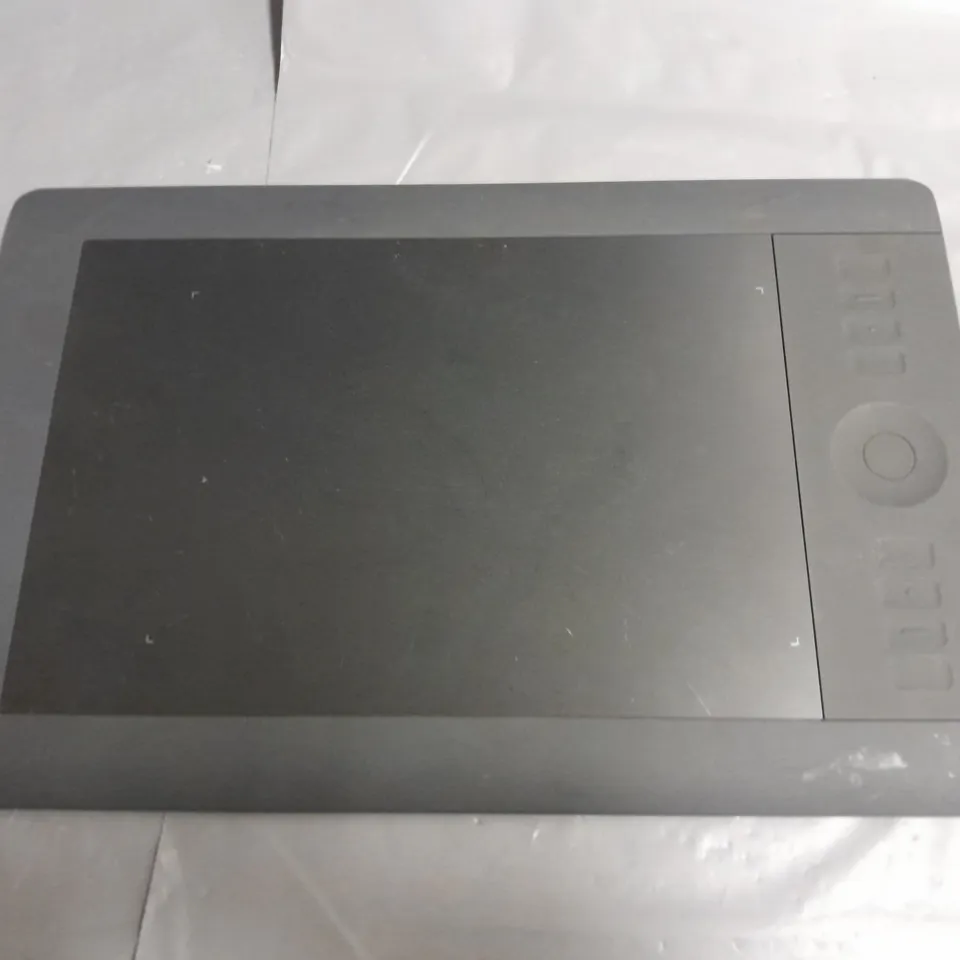 UNBOXED WACOM INTUOS 5 TOUCH PEN TABLET - PTH-650