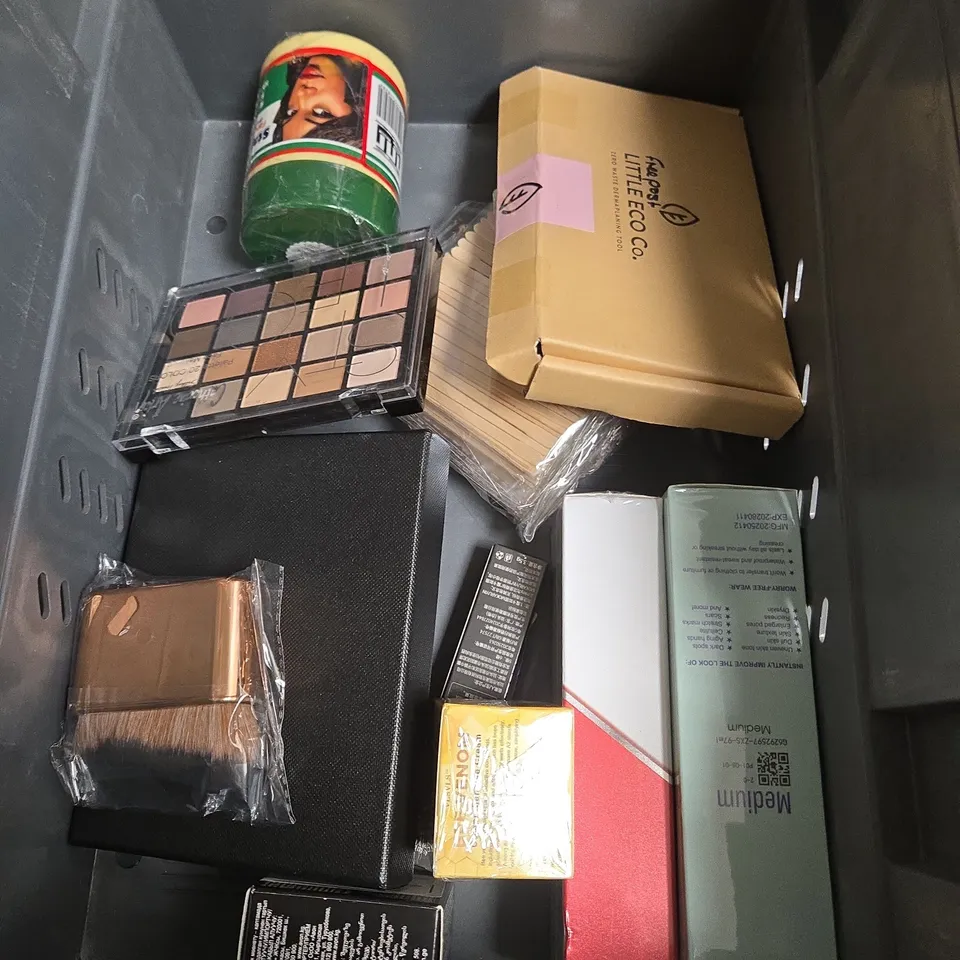APPROXIMATEY 20 ASSORTED HEALTH AND BEAUTY PRODUCTS TO INCLUDE - DOVE BODY WASH - SOLSKIN DARK TANNING MOUSSE - VASELINE PROTECTING JELLY - ETC