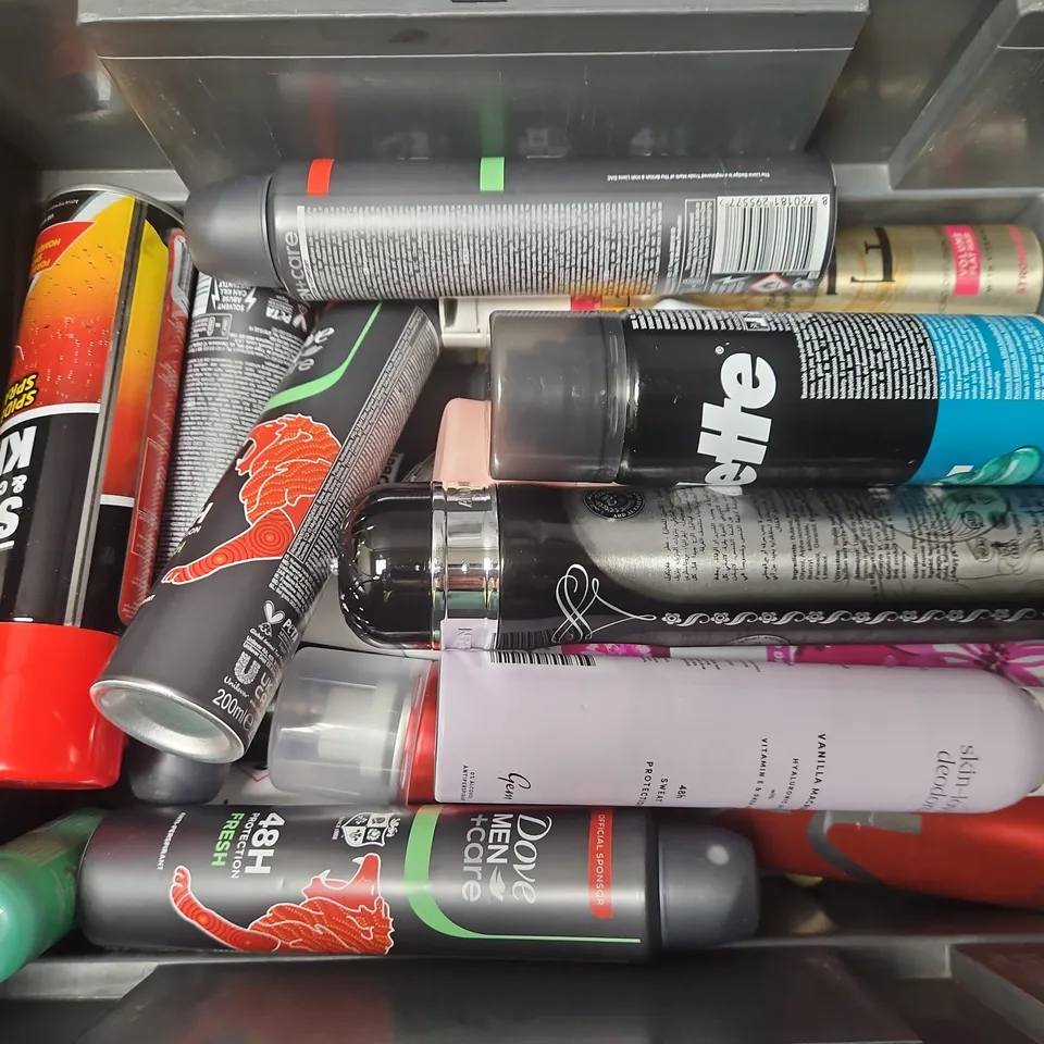 APPROXIMATELY 18 ASSORTED AEROSOLS TO INCLUDE DOVE MEN CARE 48 PROTECT, GILLETTE SHAVING GEL, DOVE ADVANCED CARE, ETC - COLLECTION ONLY