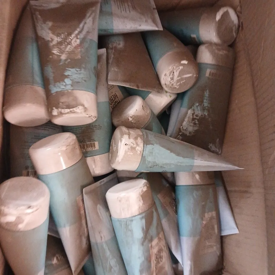 LARGE QUANTITY OF AQUA HERO GOMMAGE CORPS BODY SCRUB