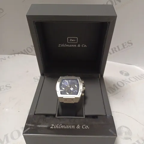 MEN’S ZIHLMANN & CO CHRONOGRAPH WATCH – MODEL ZC100 – STAINLESS STEEL CASE – BLUE DIAL WITH SUB DIALS – 5ATM WATER RESISTANT
