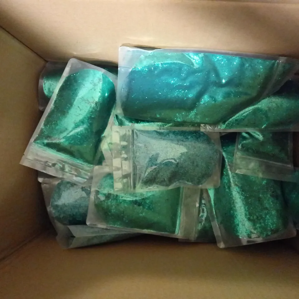 APPROXIMATELY 20 ASSORTED BAGS OF DECOR GLITTER IN EMERALD GREEN - COLLECTION ONLY