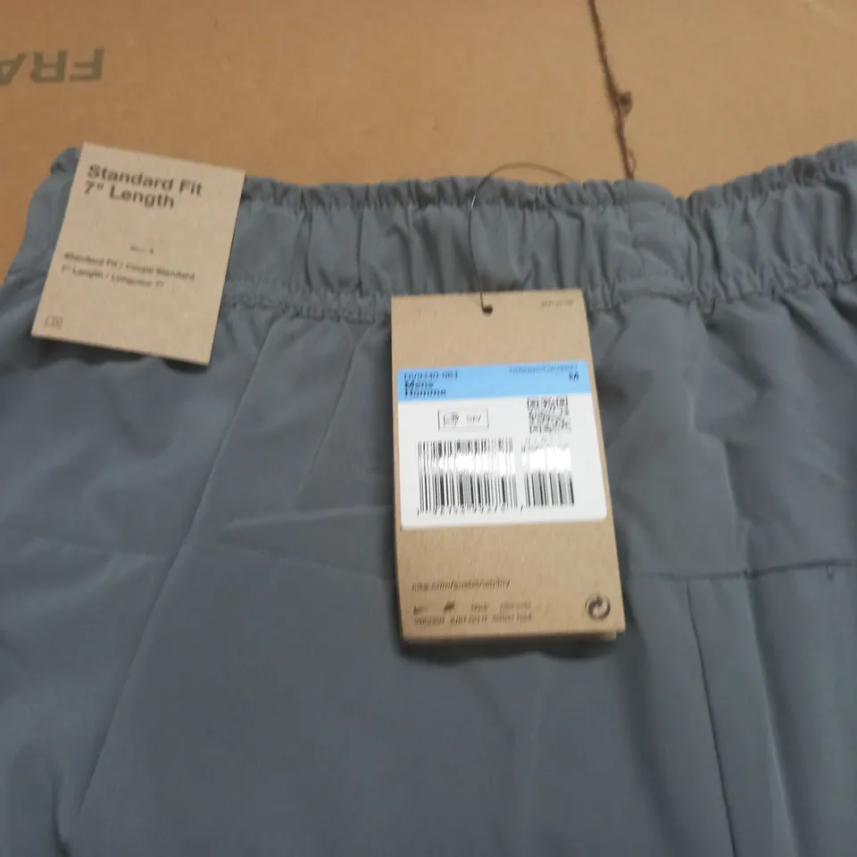 NIKE GREY 7" SHORTS - M