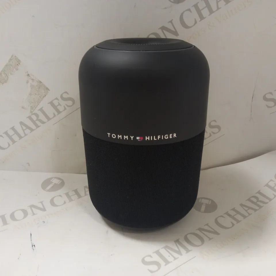 TOMMY HILFIGER DESKTOP WIRELESS SPEAKER RRP £100