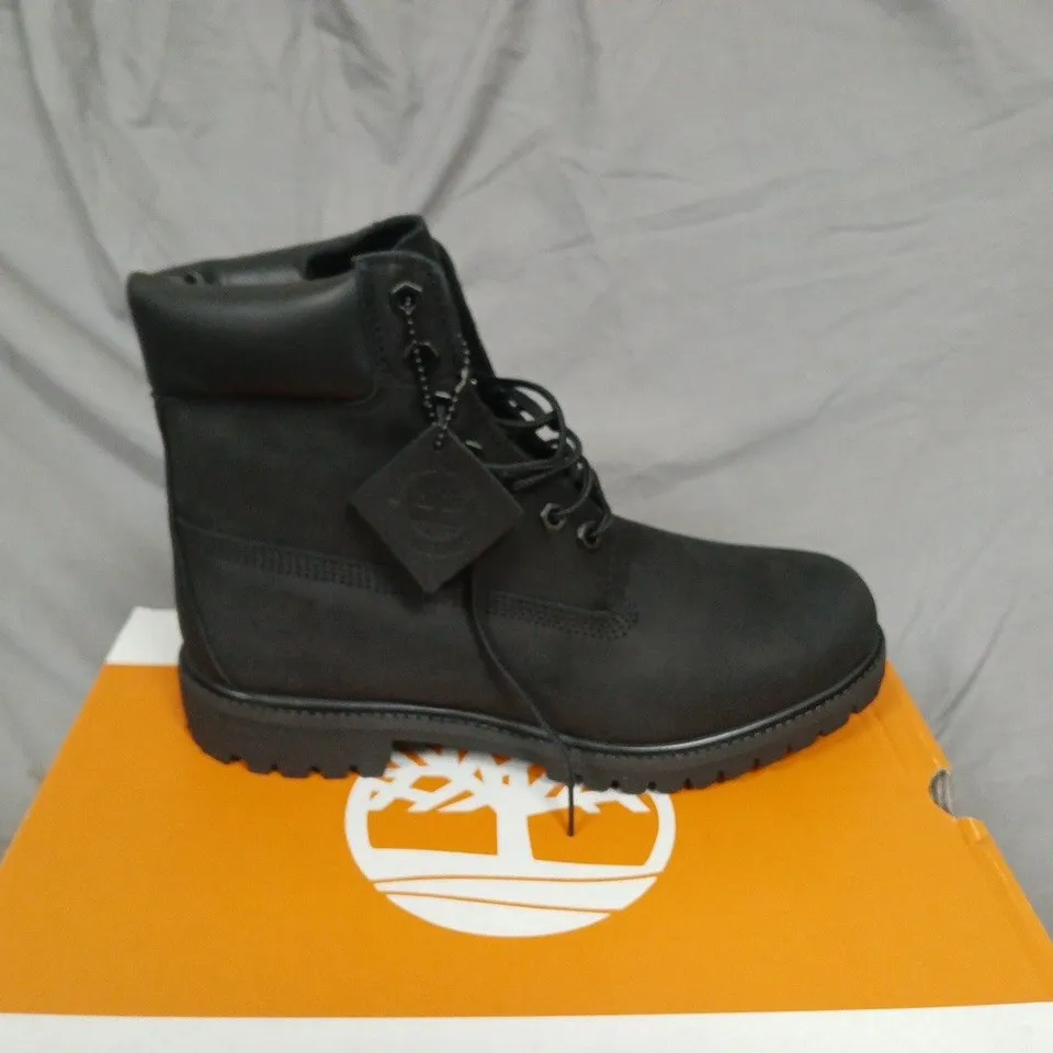 BOXED TIMBERLAND PREMIUM 6-INCH LACE WATERPROOF BOOTS, BLACK – UK 8 (US 8.5)