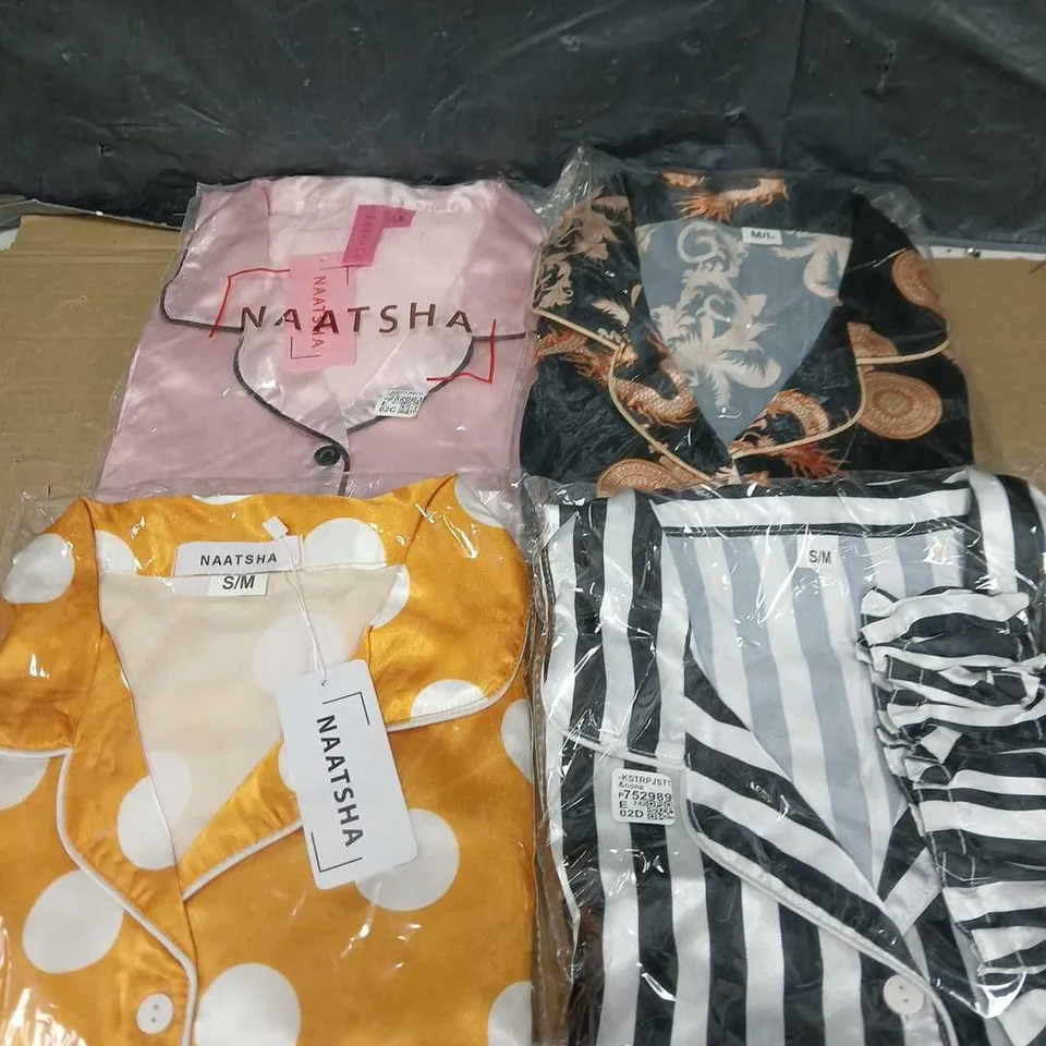 BOX OF APPROXIMATELY 20 CLOTHING AND FASHION ITEMS - VARIOUS COLOURS, SIZES AND STYLES