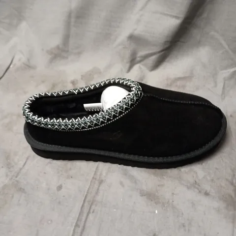 UGG BLACK SLIPPERS SIZE 40