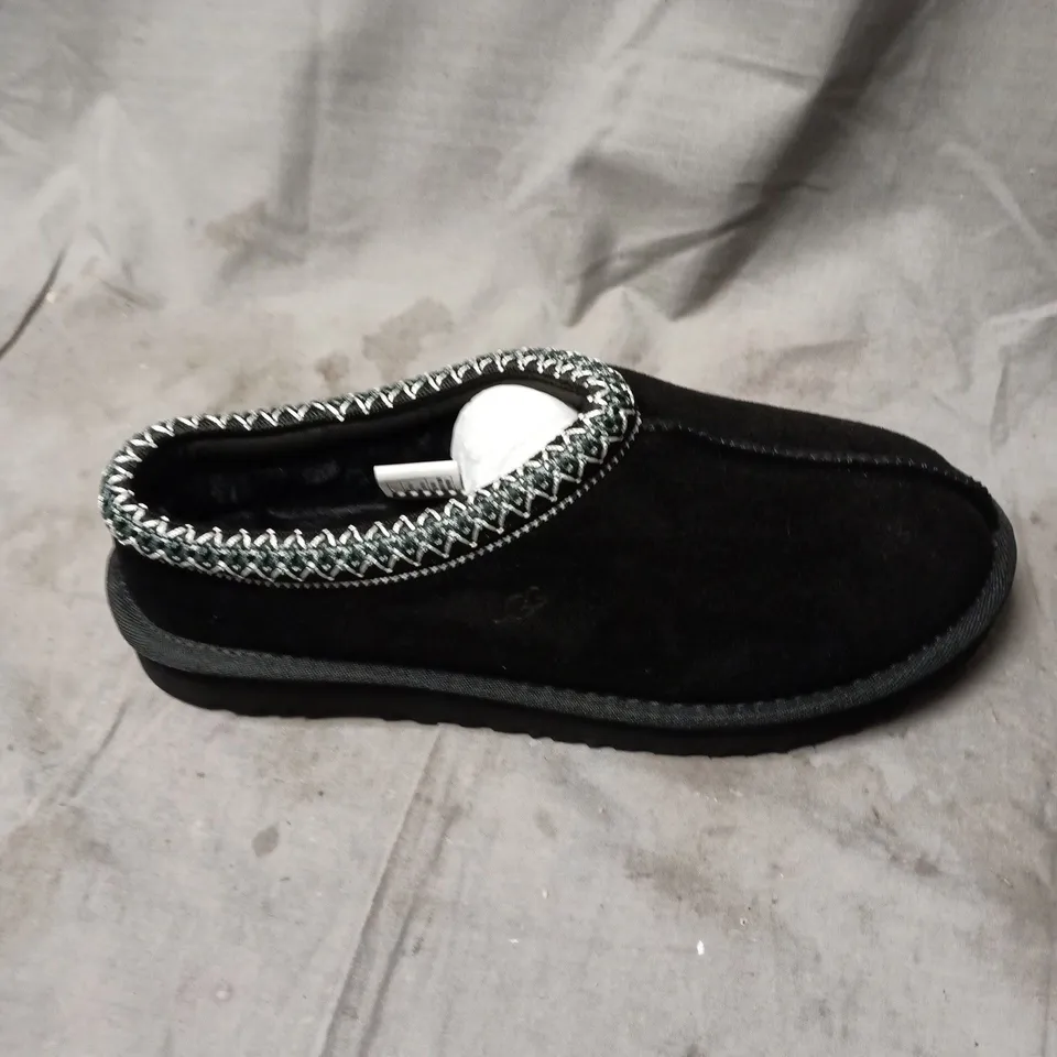 UGG BLACK SLIPPERS SIZE 40