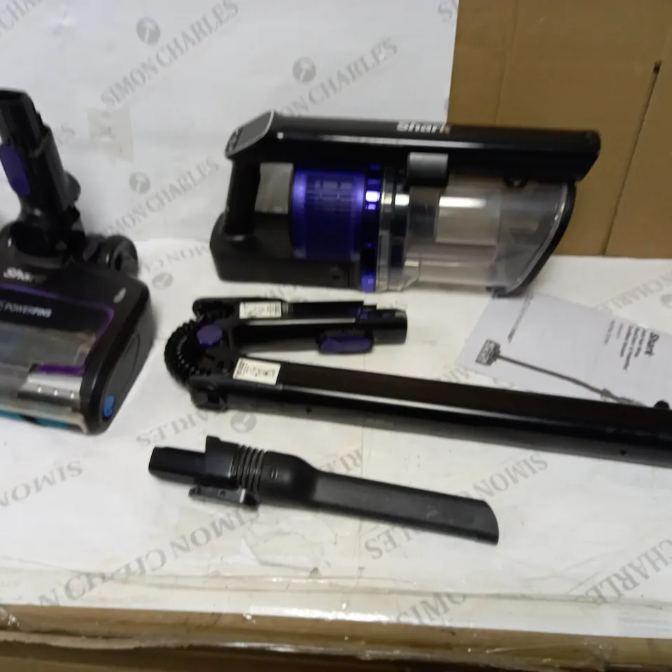 SHARK CORDLESS STICK VACUUM IZ390UKTQ