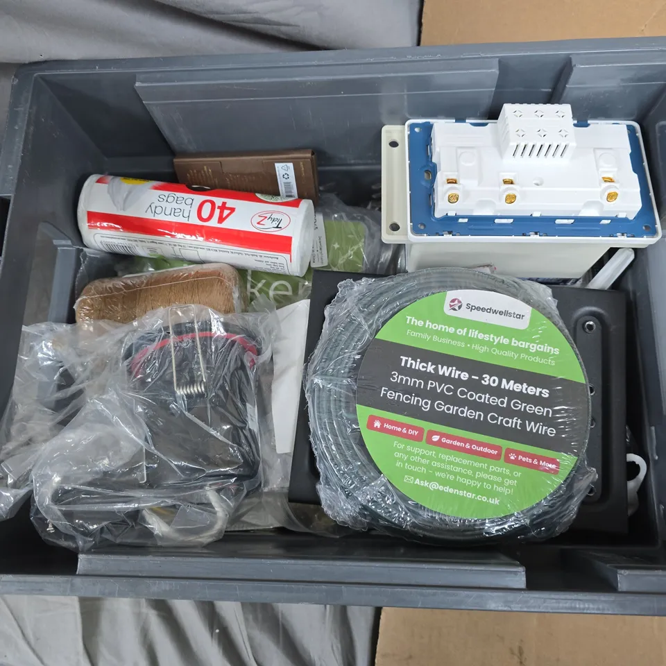 APPROXIMATELY 15 ASSORTED HOUSEHOLD PRODUCTS TO INCLUDE KITCHEN TONG 4 PACK, GORILLA GLUE, BOWL STAND ETC 