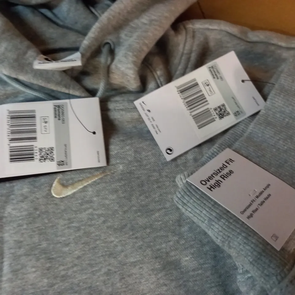 NIKE WOMENS OVERSIZED GREY HOODIE AND JOGGERS - XS