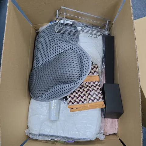 BOX OF APPROXIMATELY 15 ASSORTED ITEMS TO INCLUDE: PLASTIC FOOD STORAGE CONTAINERS