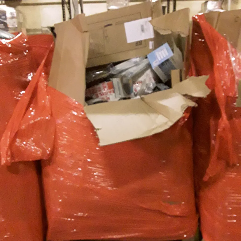 PALLET CONTAINING ASSORTED HOUSEHOLD PRODUCTS INCLUDING SAFETY SHOES, WATER BOTTLE, PLANNER, BATH CHAIR, BOOK, KIDS BACKPACK ETC 