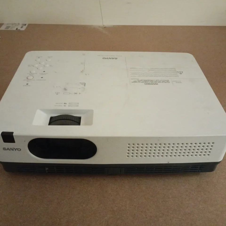 SANYO PROJECTOR