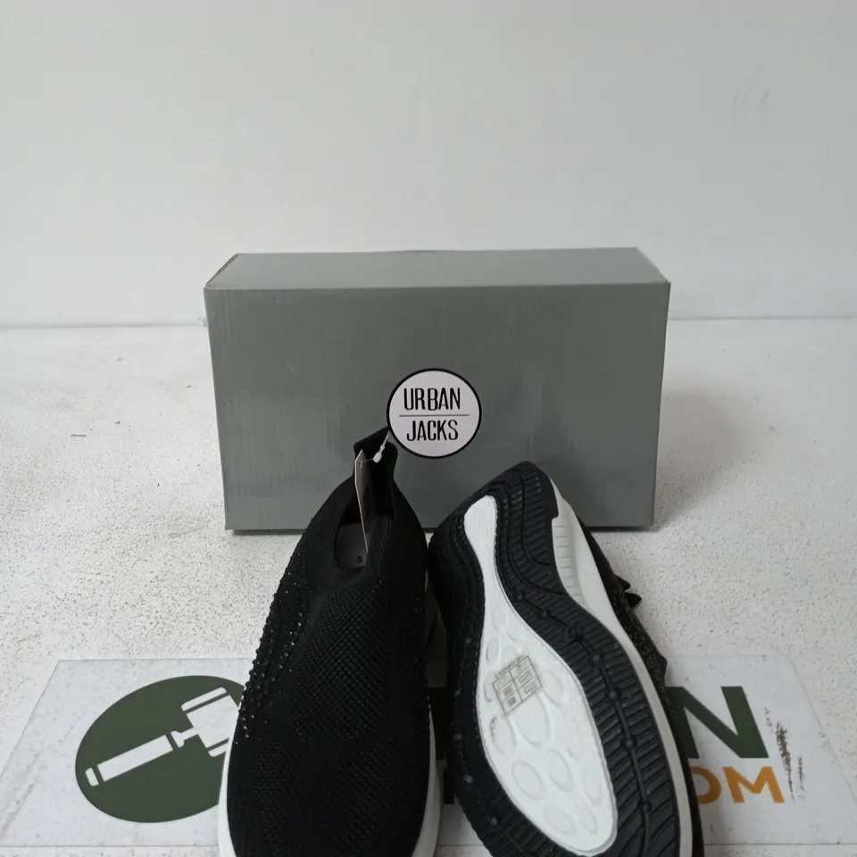BOXED URBAN JACKS NEGRONI BLACK KNIT SNEAKERS – UK 5