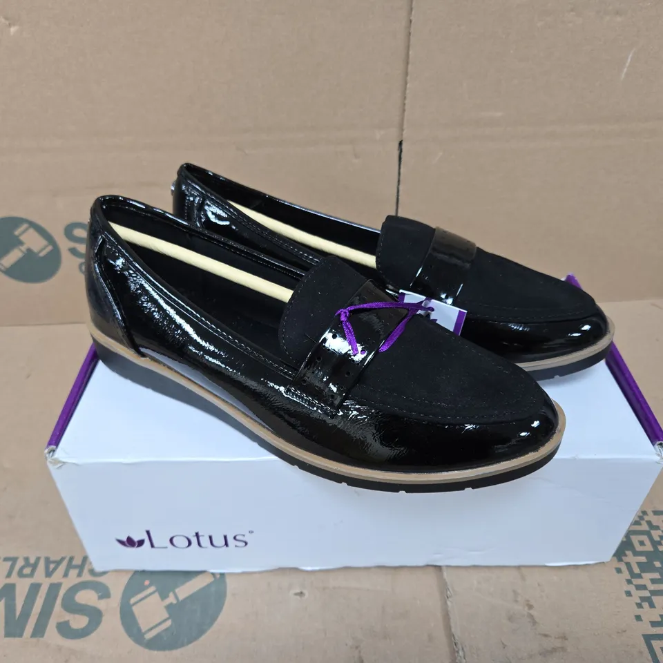 BOXED PAIR OF LOTUS CMABRIDGE SHOES IN BLACK - UK 6