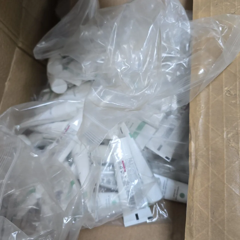 REN Clean Skincare Evercalm Ultra Comforting Rescue Mask – 2 x Mini Tubes + Sample Sachets