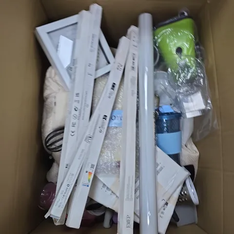 BOX OF APPROXIMATELY 15 ASSORTED HOUSEHOLD ITEMS