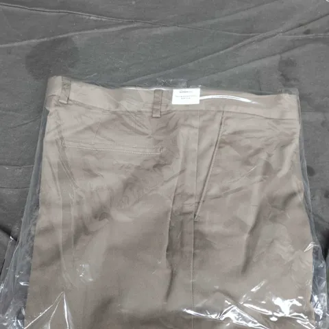 SUITSUPPLY SLIM LEG CHINOS - W38