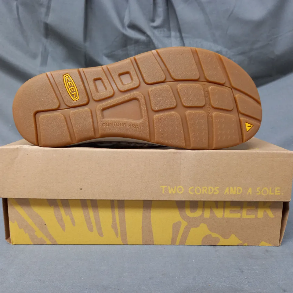 BOXED PAIR OF KEEN SANDALS IN BEIGE UK SIZE 8