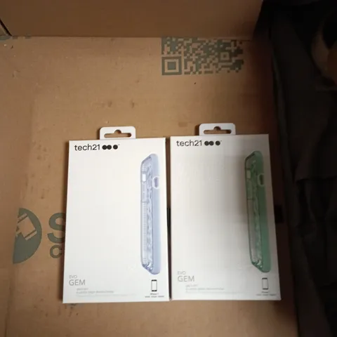 BOX OF APPROXIMATELY 120 ASSORTED PHONE CASES TO INCLUDE: TECH 21 EVO GEM FOR IPHONE7