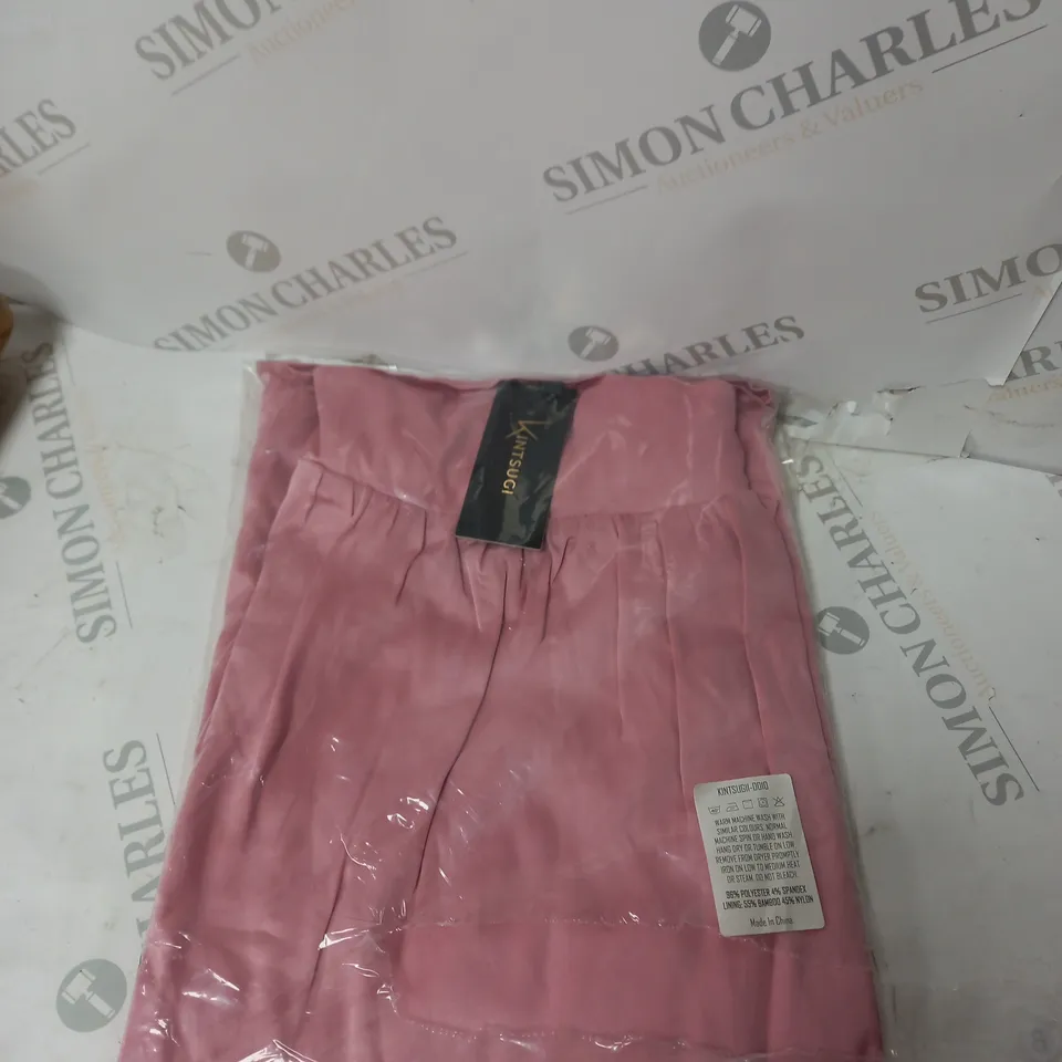 BOX OF ASSORTED WOMENS CLOTHING TO INCLUDE LAVISH, SHEIN, TARATA ETC 