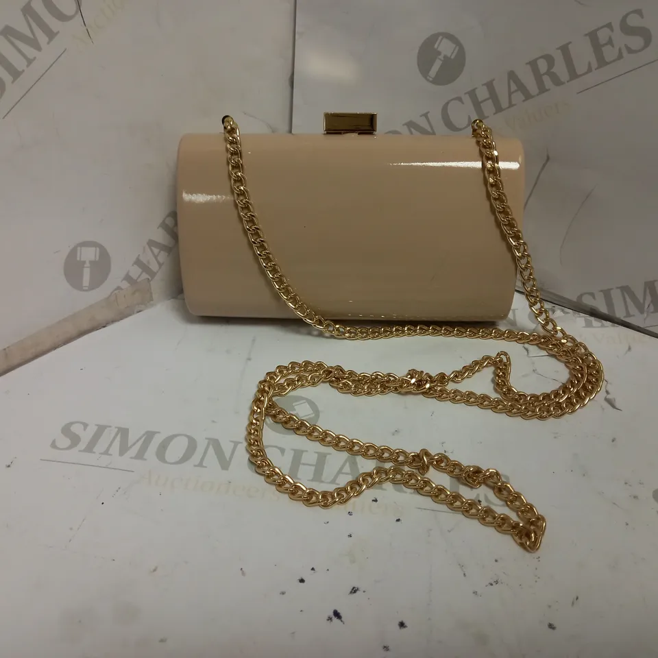 DUNE PINK CLUTCH WITH GOLD CHAIN STRAP