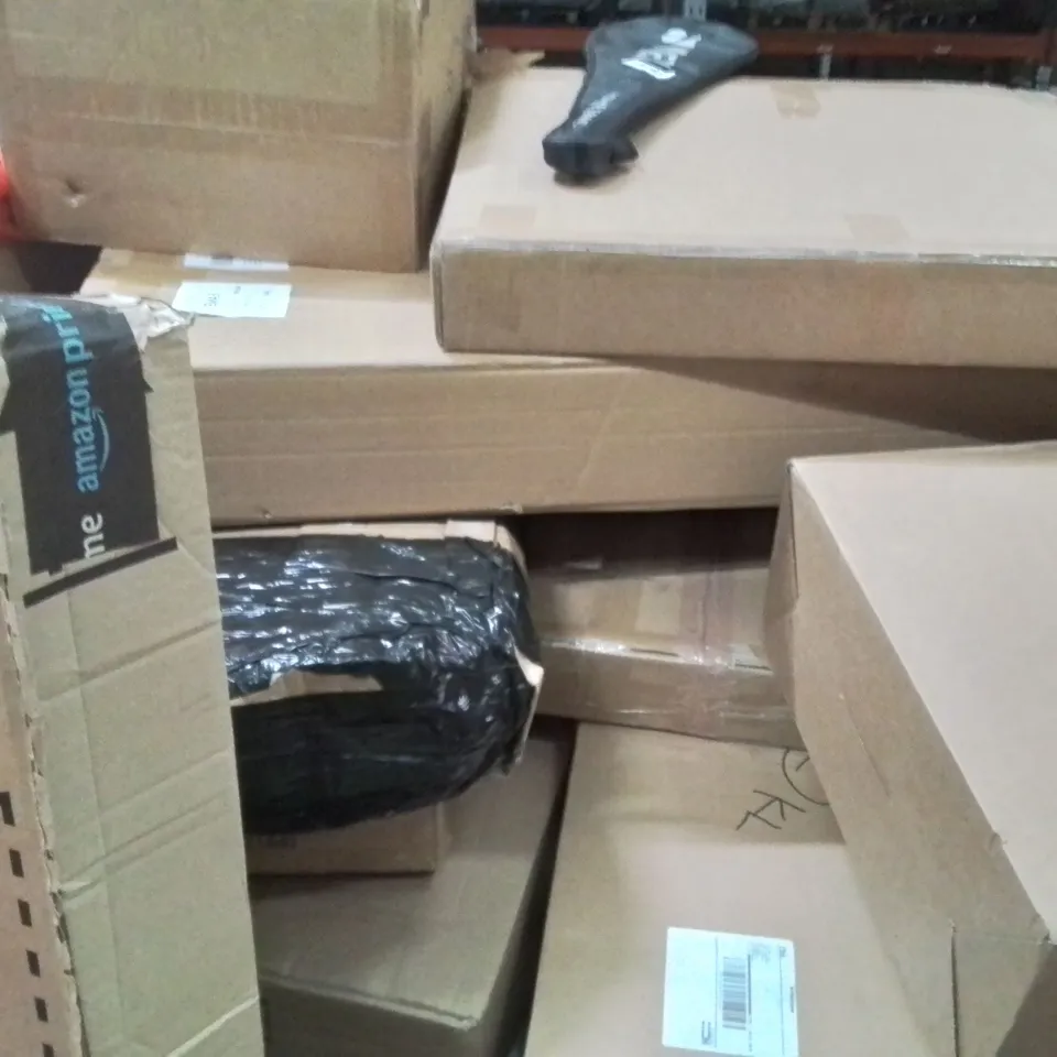 PALLET OF ASSORTED HOUSEHOLD GOODS AND PRODUCTS TO INCLUDE;RETRACTABLE SAFETY GATE, GAMING MOUSE PAD,YOGA MAT, MIRROR, SAFE DARTS SET BADMINTON RACKET AND OTHER ASSORTED ITEMS...