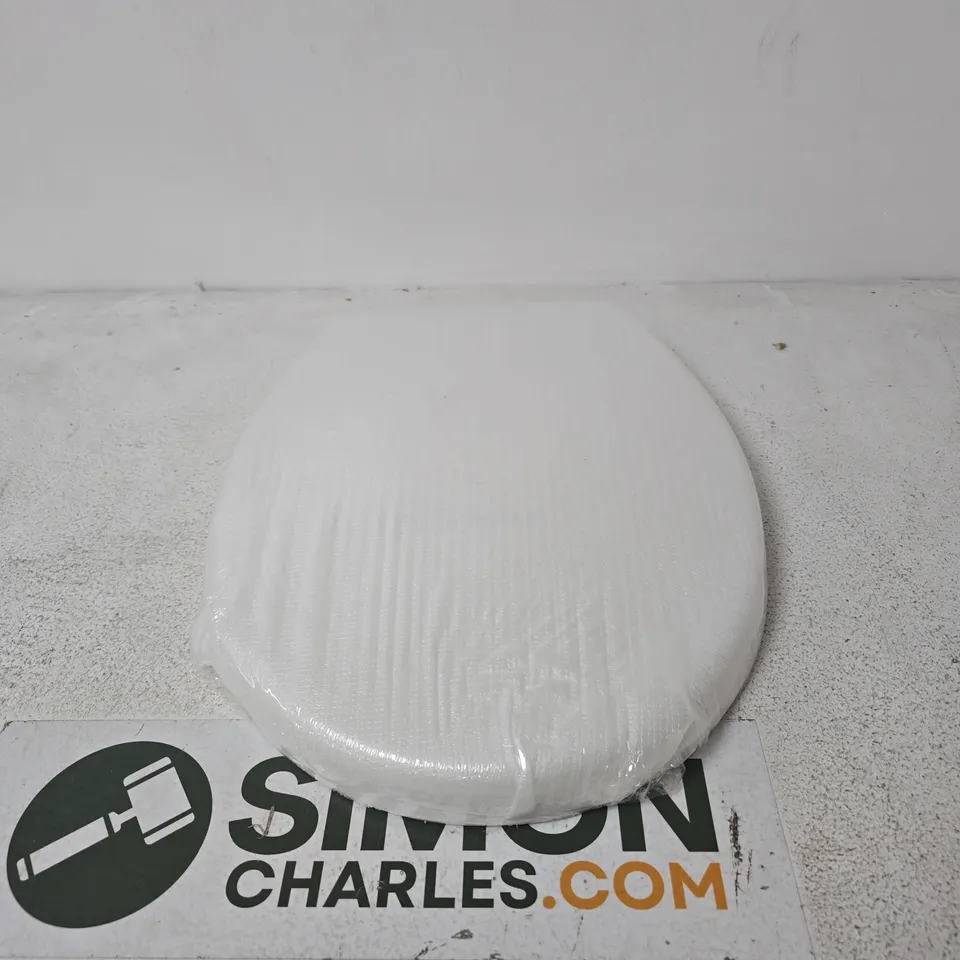 REQUISITE NEEDS WHITE TOILET SEAT – RN-318, BOXED (DAMAGED PACKAGING)