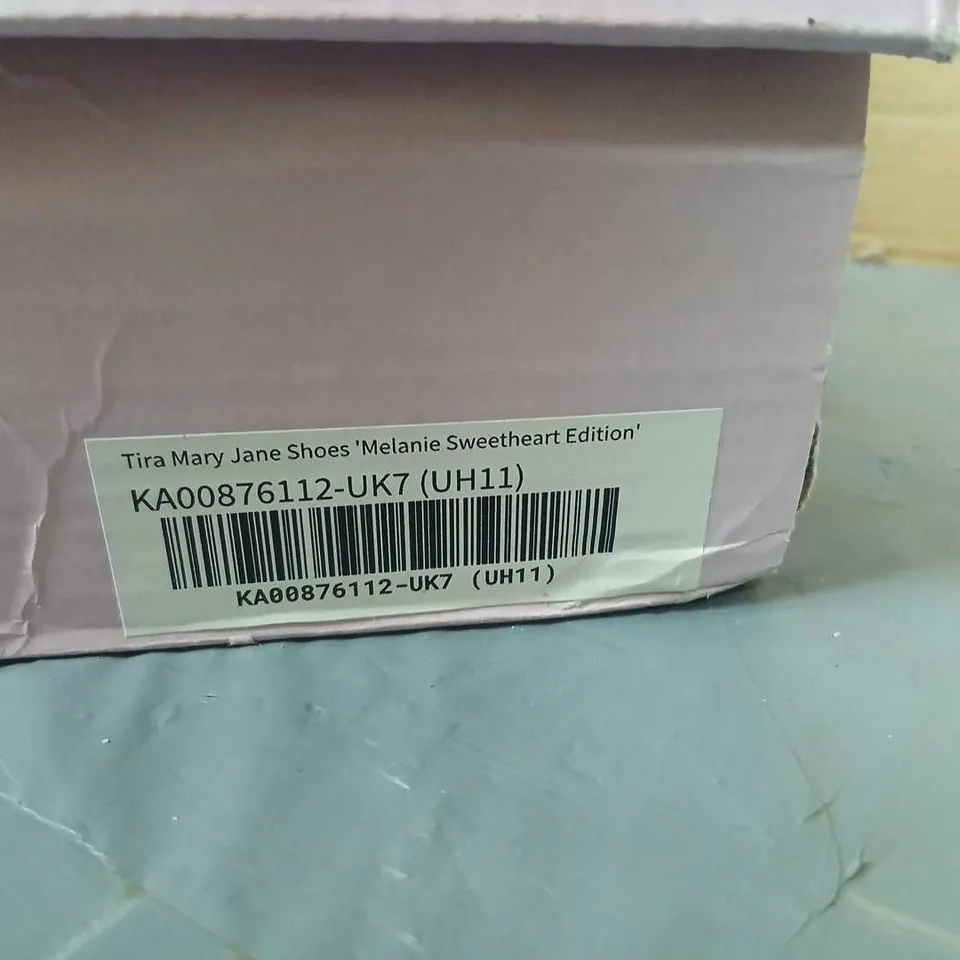 MELANIE MARTINEZ X KOI TIRA MARY JANE SHOES 'MELANIE SWEETHEART EDITION' – KIDS' PINK HEART DESIGN, UK7