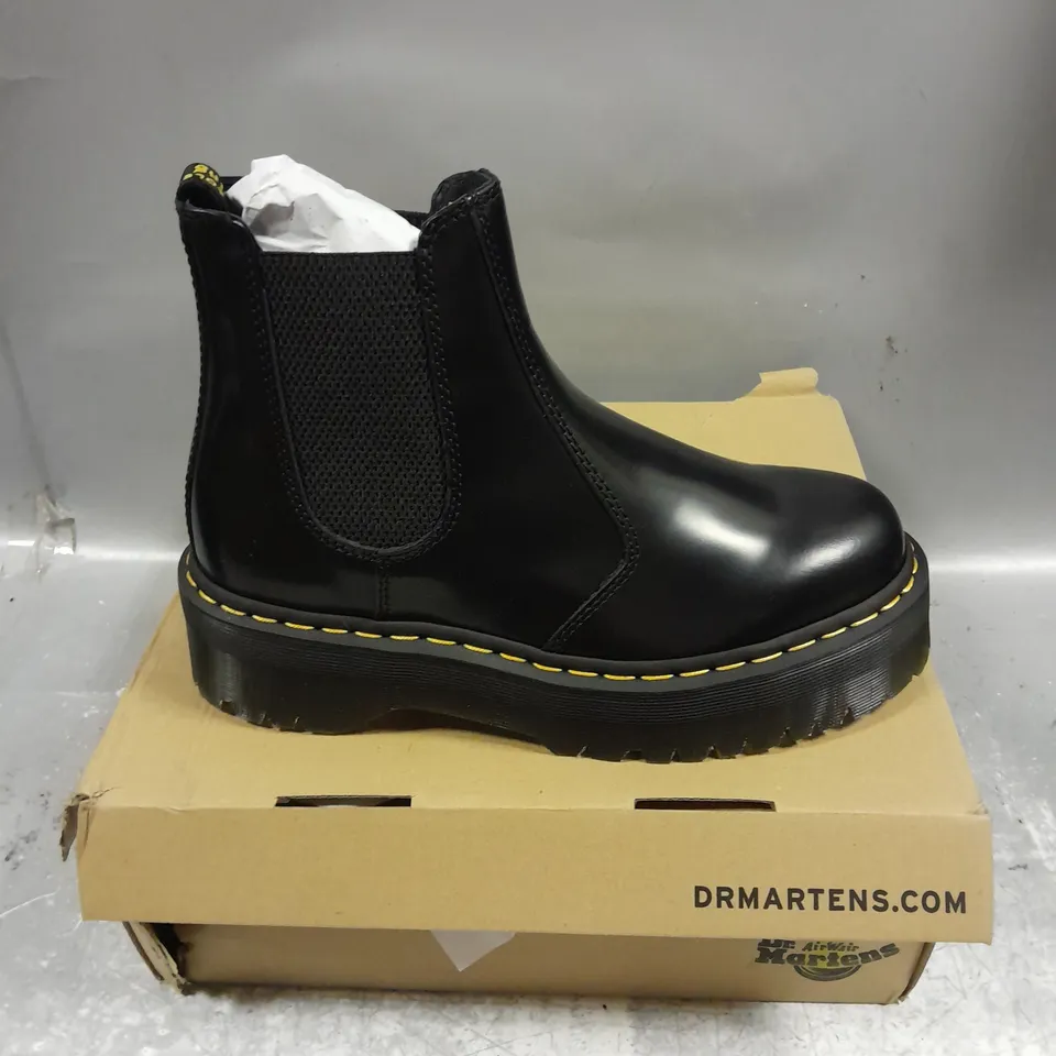 BOXED PAIR OF DR. MARTENS 2976 QUAD POLISHED SMOOTH BOOTS IN BLACK SIZE 8