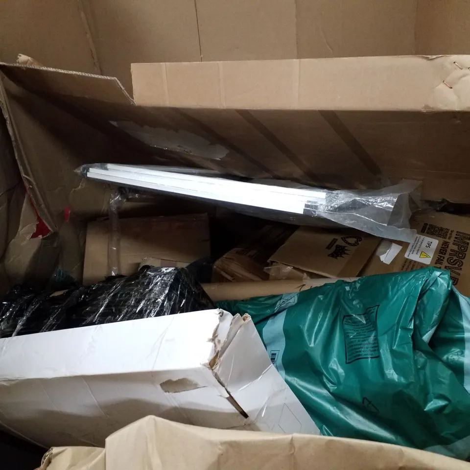 PALLET OF ASSORTED PRODUCTS INCLUDING TOILET SEAT, OFFICE CHAIR, PLAYPEN, SQUARE PICTURE FRAME 