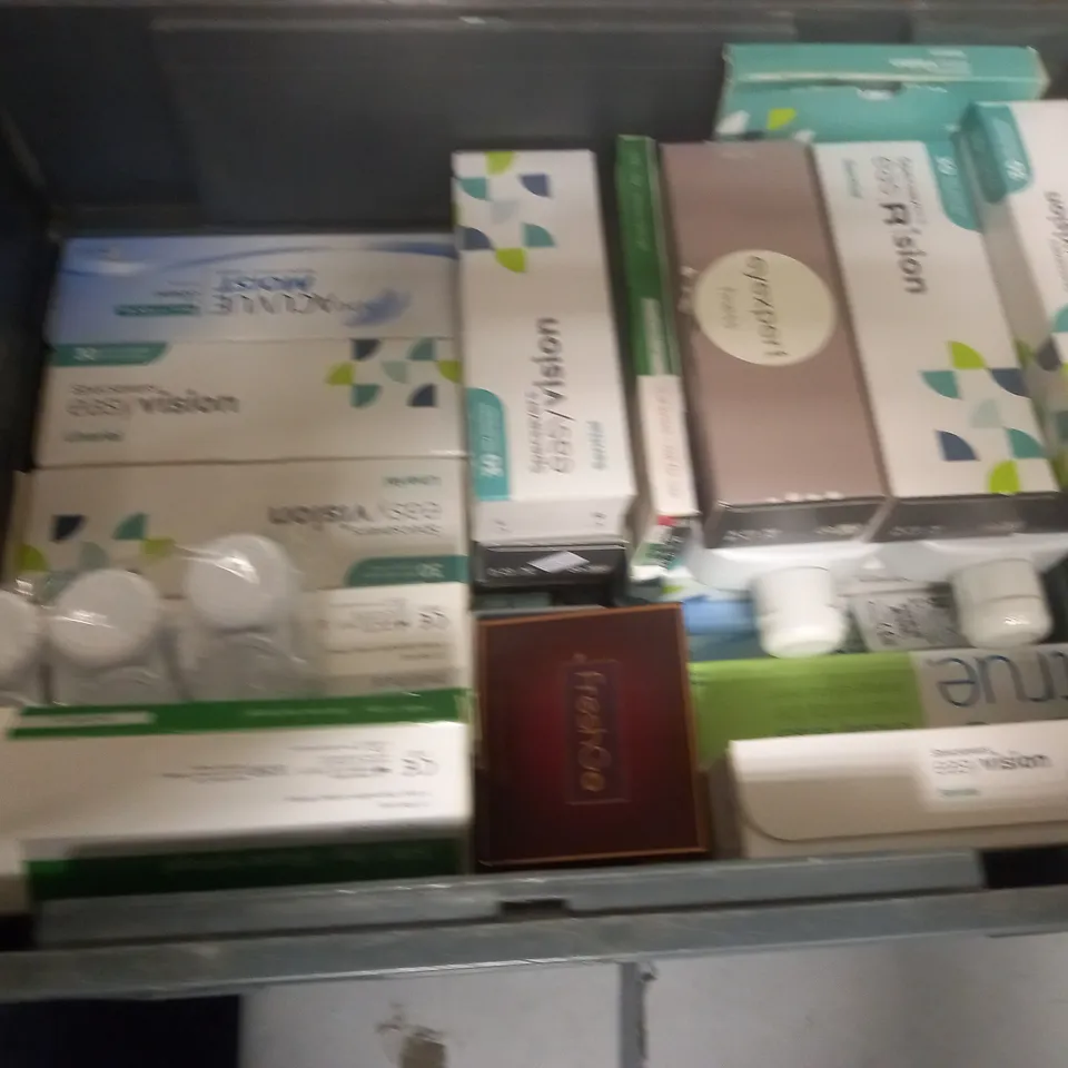 LOT OF ASSORTED EYE CARE ITEMS TO INCLUDE FRESHGO, ACUVUE AND BAUSCH & LOMB