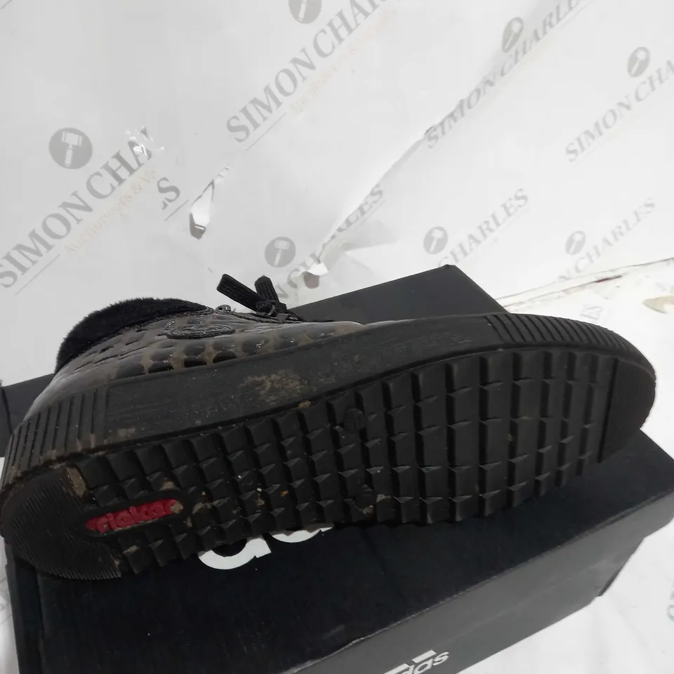 RIEKER TRAINER BOOT SIDE ZIP BLACK PATENT MULTI COLOURED - SIZE UK 7.5 - BOXED 