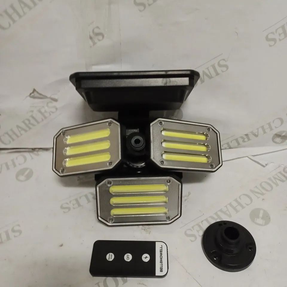 OUTLET BELL & HOWELL 300 LUMENS BIONIC FLOODLIGHT