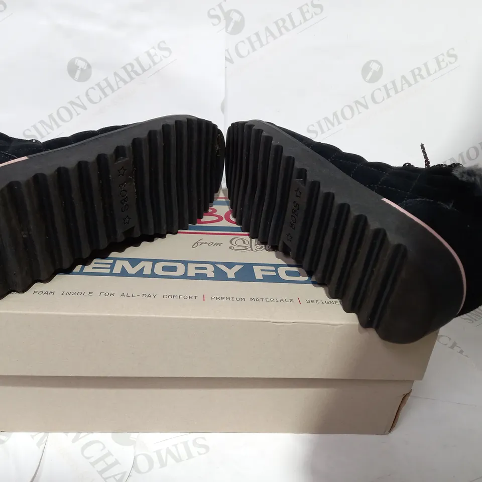 BOXED PAIR OF SKECHERS BLACK SEUDE HIKING BOOTS  - SIZE 8